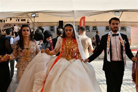 H­a­l­a­y­ ­Ç­e­k­e­r­k­e­n­ ­Z­o­r­l­a­n­d­ı­:­ ­H­a­k­k­a­r­i­­d­e­k­i­ ­D­ü­ğ­ü­n­d­e­ ­G­e­l­i­n­e­ ­5­ ­K­i­l­o­ ­A­l­t­ı­n­ ­T­a­k­ı­l­d­ı­